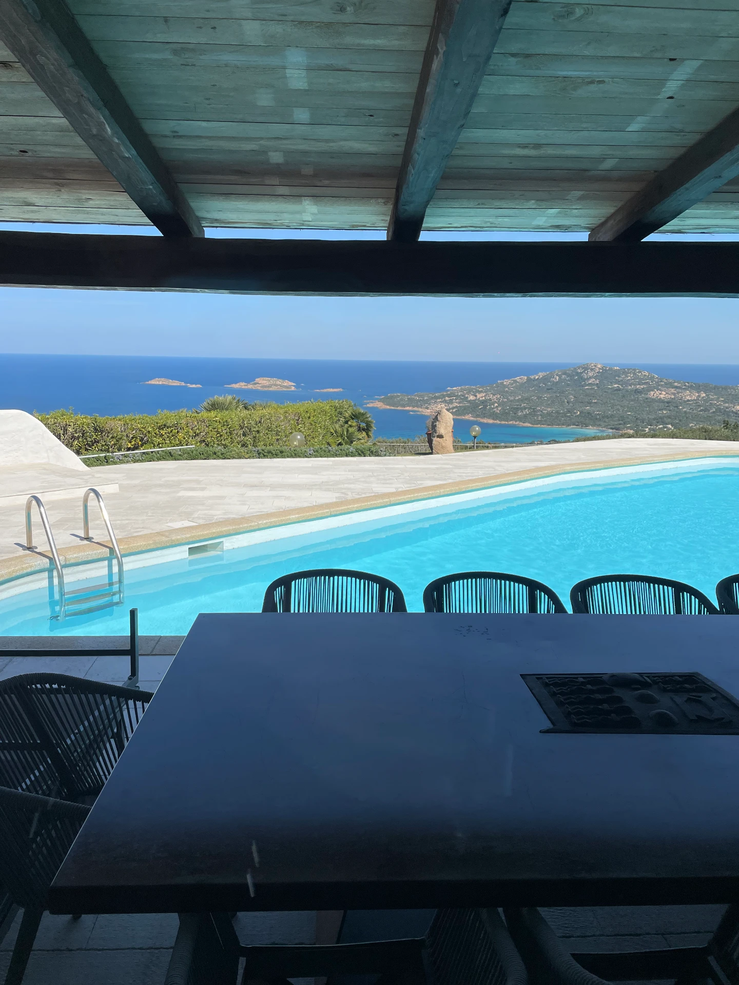 Piscina panoramica affacciata sul mare
